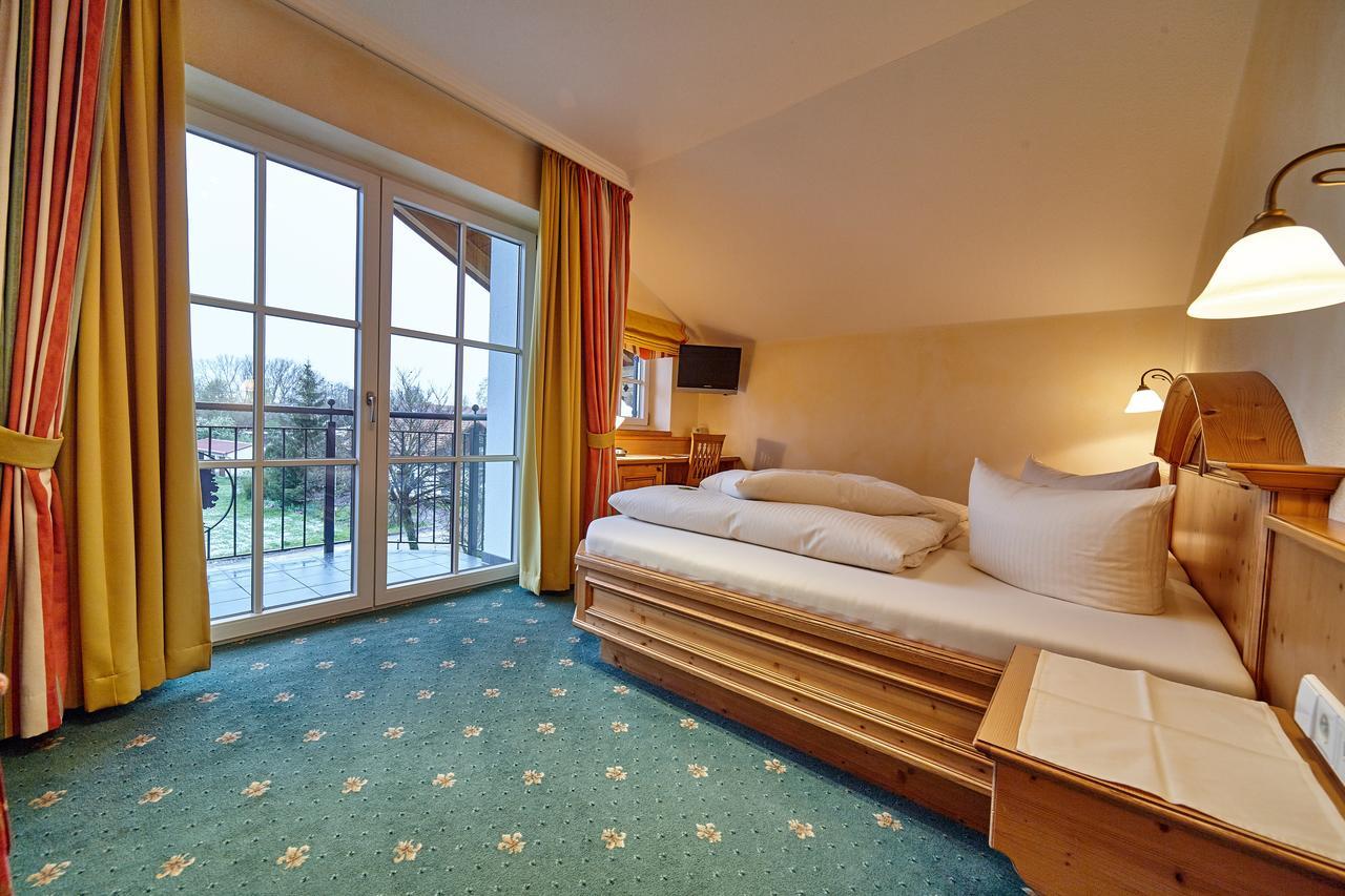 Landhotel Gruener Baum Westendorf  ภายนอก รูปภาพ